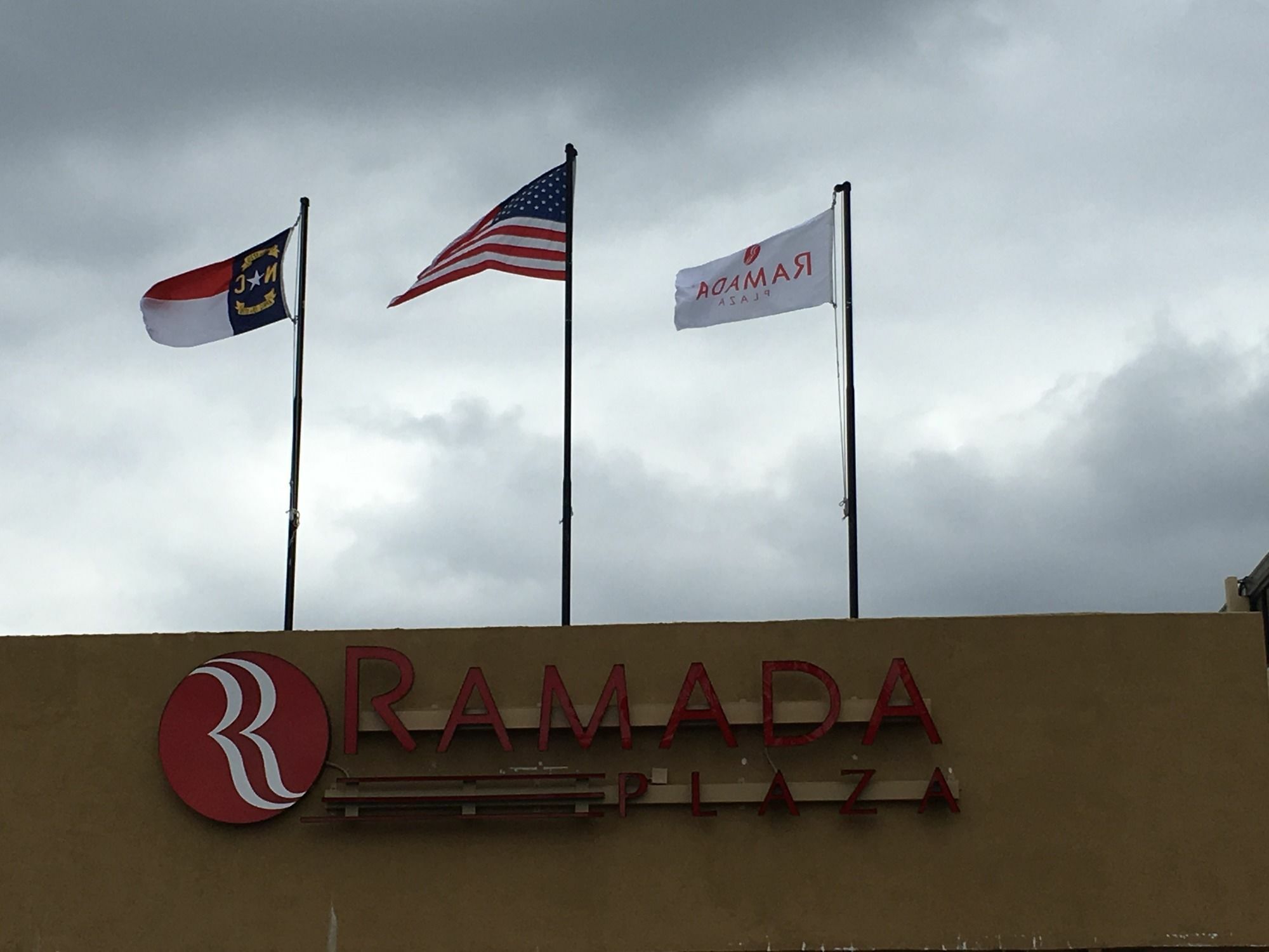 Ramada Plaza By Wyndham Charlotte South End Airport Hotel Exterior foto